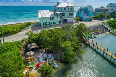Image de Eden Beach! Ocean-to-River Fla Beach House. Sur La Plage! Quai, bain à remous et plus