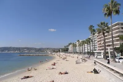 Image de Grand 2 pièces lumineux, calme et près des plages, jardin, parking privé, clim.