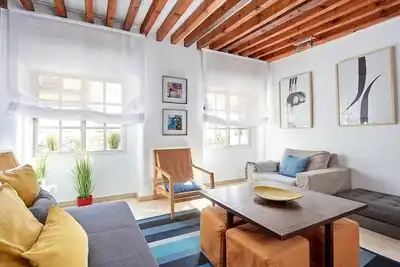 Image de Centric, Quiet, Bright Apartment.