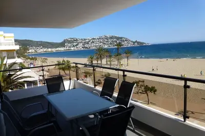 Image de Incroyable appartement sur le front de mer Ă Roses Inmosantos Oasis A5