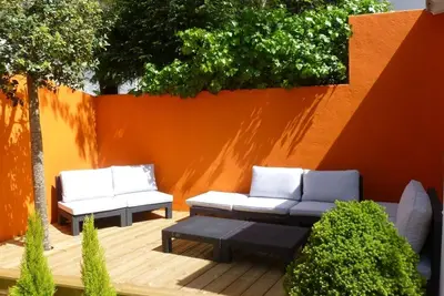 Image de Petite maison Pop avec belles terrasses. Centre et plage Ă 2 pas