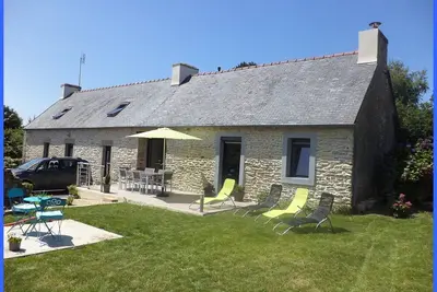 Image de Gîte authentique breton à la campagne, proche des services et de la mer.