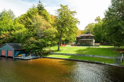 Image de Adirondack 6 Br \/ 4b Waterfront w \/ Court de tennis, Sand Vb Court & Dock \/ Boat House