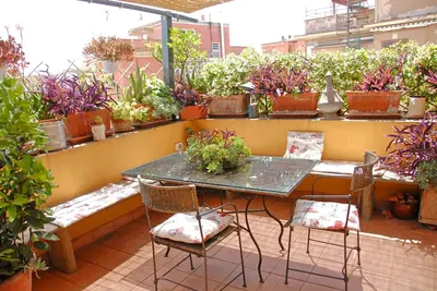 Image de Flower Penthouse un grand appartement non loin du Vatican et avec terrasse verte
