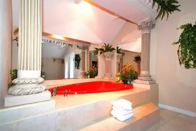 Image de Billets Gratuits de plus de 700 $, jacuzzi, spa, lit king size, Internet, à 5 minutes de l'aquarium