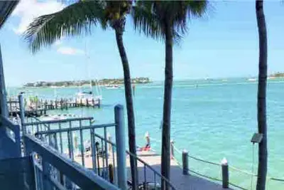 Image de Oceanfront Luxury @ Galleon Resort dans le vieux port de la ville