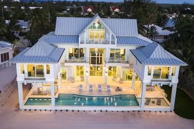 * Nouvelle construction - Villa Sun Serenity à Private Cayman Kai *