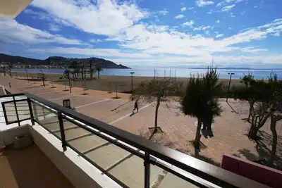 Image de Incroyable appartement sur le front de mer Ă Roses Inmosantos Oasis A1