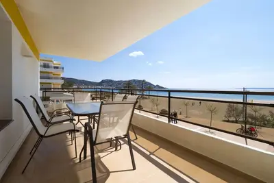 Image de Bel appartement en face de la mer Ă Roses Inmosantos Oasis A2