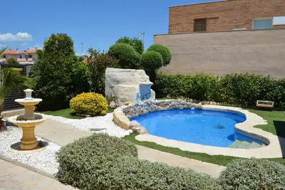 Image de Jolie Et Calme Villa, Piscine, Barbecue, A / A Proche Plage
