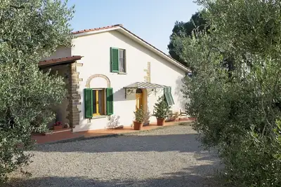 Image de Bungalow de 2 chambres, terrasse privée, superbes vues, wifi, piscine partagée, près de Vinci