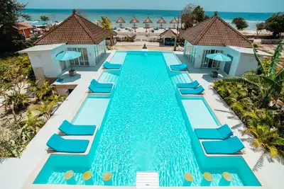 Image de Nouvelle villa front de mer à Gili Trawangan : 7-9 chambres - piscine -