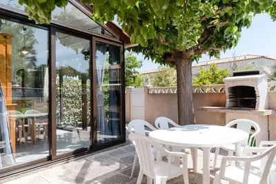 Image de Pavillon climatisé 3 chambres avec terrasse à 250m de la plage