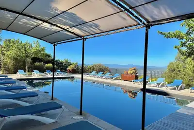 Image de Villa climatisée 7 chambres avec douche et wc piscine chauffée vue panoramique