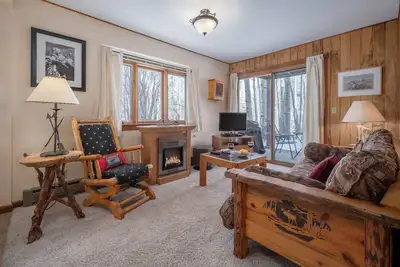 Image de Condo confortable avec 2 chambres à coucher!