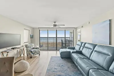Image de Luxueux et Spacieux Oceanfront 4 Chambres Ocean Bay Club Condo, 110