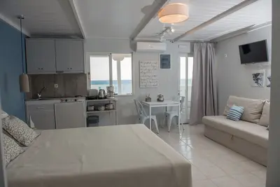 Image de Golden Sun - Beau studio dans un style moderne avec vue imprenable sur la mer