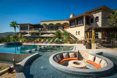 Image de Spectaculaire 7 Br Casa Entre Suenos w \/ WiFi, A \/ C, piscine à débordement, Fire Pit + Plus!