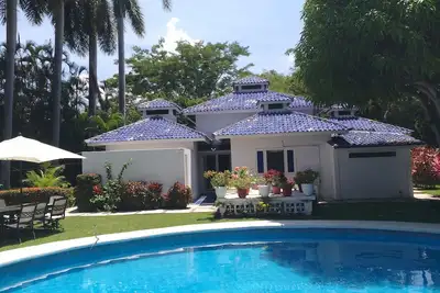 Casa de las Palmeras pouvant accueillir jusqu'à 15 personnes avec vue sur le golf.