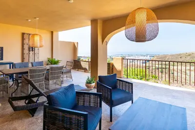 Image de 3-Bedroom Apartment with Sea & Mountain Views