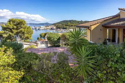 Image de Vue mer, à 400 m de la plage et du port, clim, Wifi