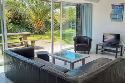 Image de Belle Maison A 100 Metres De La Plage Avec Piscine Couverte Et CHAUFFÉE