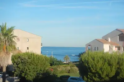 Image de Appartement vue mer dans grand domaine avec piscine.