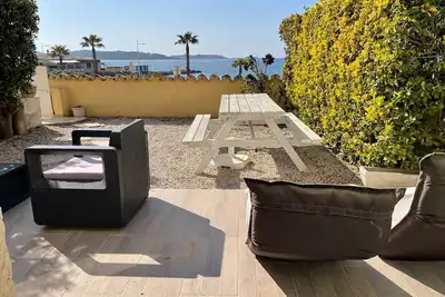 Image de Plage en face, pleine vue mer, port à pied, terrasse de 40 m².