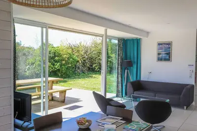 Image de Belle Maison A 100 Metres De La Plage Avec Piscine Couverte Et Chauffee