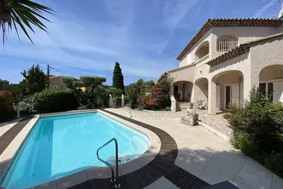 Image de Villa avec piscine, internet et climatisation