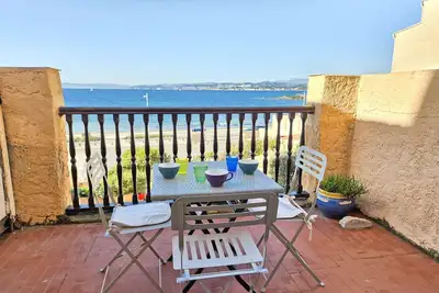 Image de Pleine vue mer, Ă 10 m plage de sable, au Brusc, Terrasse. . .