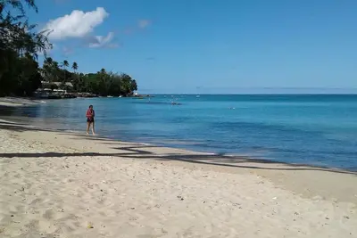 Belle escapade à la Barbade ~ Promenade à la plage de Queen's Bay ~ Visite personnelle de l'île!