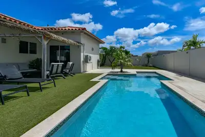 Cas di Das, maison neuve avec une grande piscine privée, très bien situé!