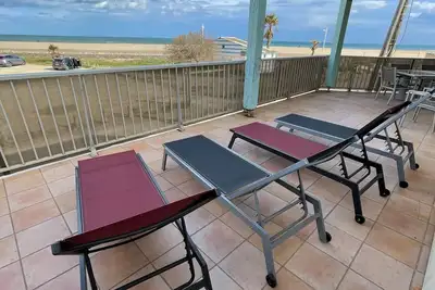 Image de Superbe Chalet Front De Mer. Les Pieds Dans L’Eau. . . « Le Soleil Levant »