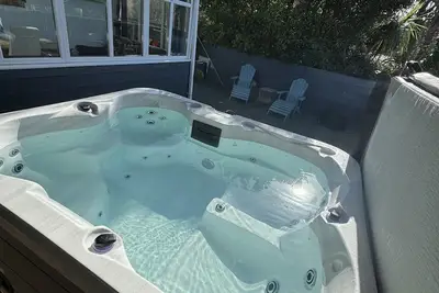 Image de The Hideaway, avec location de bain Ă remous en option - nouvelle liste pour 4 personnes