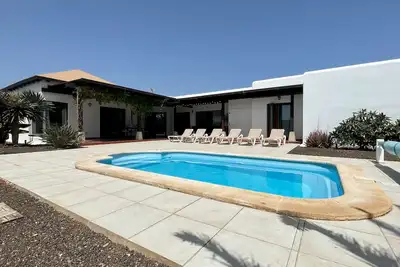 Image de Villa spacieuse et lumineuse avec piscine Chauffée-Fibre