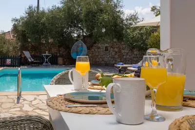 Image de Cottage de Charme avec piscine privée et vue magnifique sur la mer!
