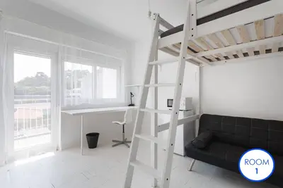 Image de Nouveau! Appartement entier de 6 chambres, près de Metro