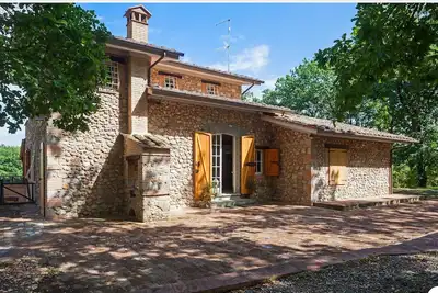 Image de La Dimora di Teresa: maison de conte de fées dans les bois, idéal pour les familles avec enfants.