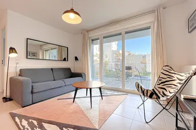Image de Appartement rayonnant et moderne très bien situé, proche de la cité du vin