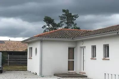 Image de Villa d'architecte 4★ située a 1 km de la plage et du marché de Montalivet. .
