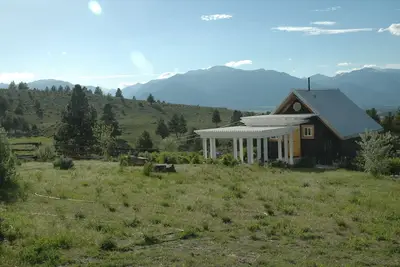 Image de Cottage confortable surplombant la vallée de Bitterroot, cadre privé à l'est de Victor