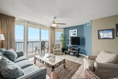 Image de AshWorth 809, Condo 4 chambres face à la plage, bain à remous et une connexion Wi-Fi gratuite!