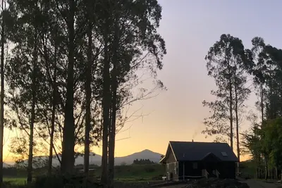 Image de Firelight, montagnes, étoiles et petit-déjeuner maison