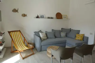 Giorgione House. Appartement neuf de trois pièces avec terrasse près de la mer
