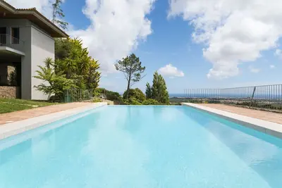Image de Charmante maison avec piscine - vue mer et montagne