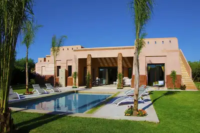 Image de Villa Luxe 6p, Jardin sans vis-à -vis, Option Piscine chauffée Famille Seulement