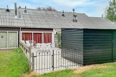 Image de Belle maison à Bruinisse avec WiFi