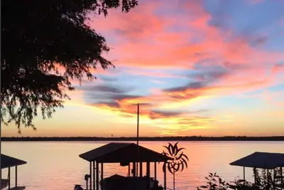 Image de Belles vues sur votre propre eau large. <br>Votre «Lake Home Away From Home». <br><br>