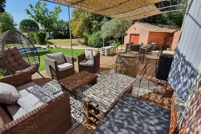Image de villa de 190 M2 climatisée sur terrain clos de 3000 M2 proche d'Avignon.